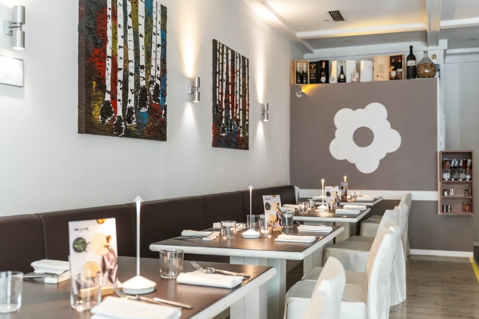 La sala del ristorante Bouganville a Trento